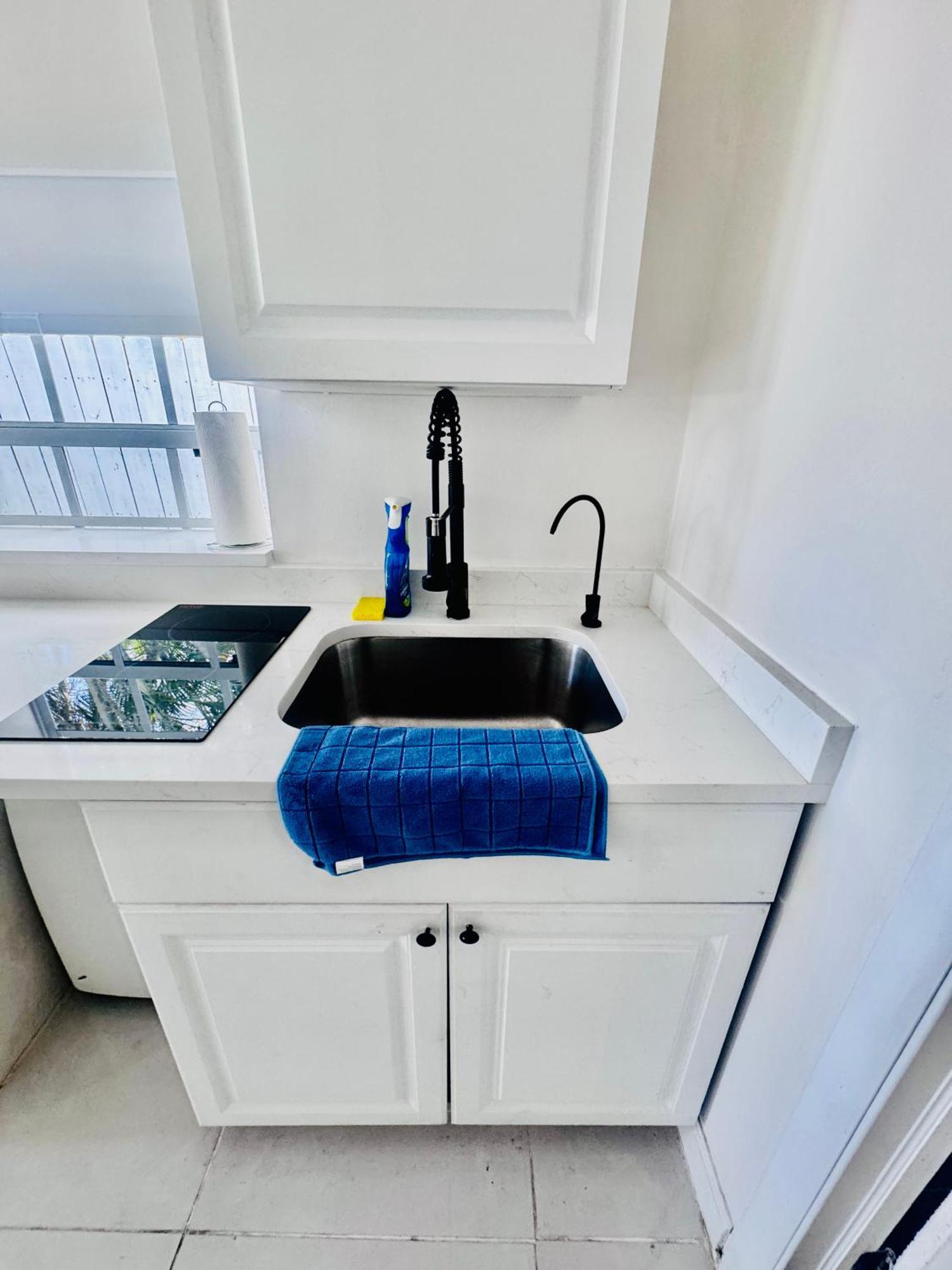 Modern Home - Termpurpedic Queen Bed, Laundry, Free Parkging, Ev Tesla ハリウッド エクステリア 写真